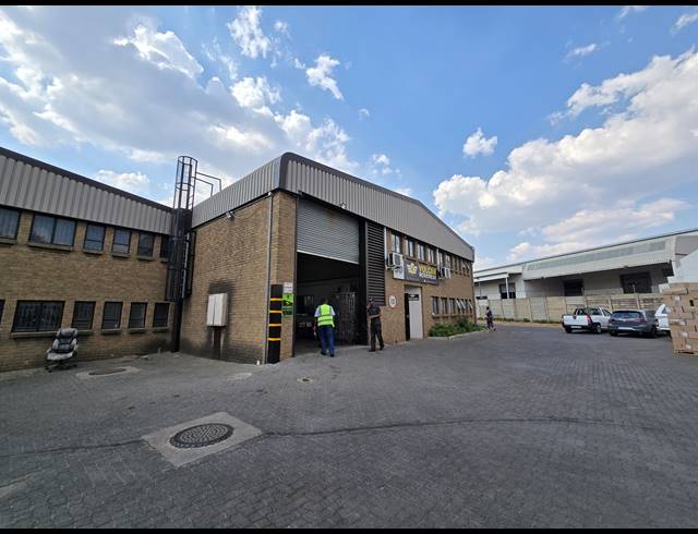 428M² WAREHOUSE TO LET IN MEADOWDALE